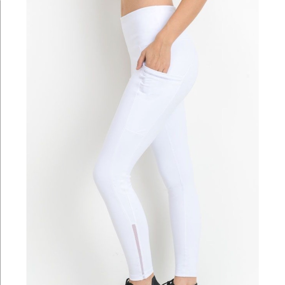 Long highwaisted leggings in white!